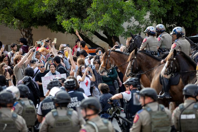 Law enforcements face off against pro-Palestinian protesters at the University of Texas, during the ongoing conflict between Israel and the Palestinian Islamist group Hamas, in Austin, Texas, U.S. April 24, 2024. REUTERS/Nuri Vallbona