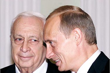 REUTERS/ Russian President Vladimir Putin (R) and Israeli Prime Minister Ariel Sharon smile as they meet in Moscow, September 30, 2002.