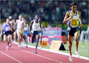 Hicham El Guerrouj of Morocco leads the pack as he crosses the finish line to win the men's 1.500 metres at the Berlin ISTAF Golden League Athletics Meeting in Berlin on September 6, 2002. Guerrouj clocked at a time of three minutes 30.00 seconds. REUTERS/Tobias Schwarz