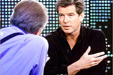 REUTERS /Actor Pierce Brosnan discusses his new films Die Another Day and Evelyn in an interview with talk show host Larry King (L)
