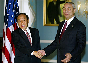 F_People's Republic of China Foreign Minister Li Zhaoxing (L) and US Secretary of State Colin Powell shake hands during a brief photo opportunity 22 September, 2003 after a private meeting at the US State Department in Washington, DC. AFP Photo/Paul J. RICHARDS