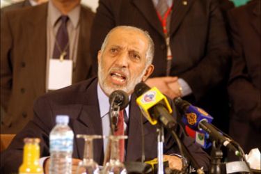 afp - Algerian Foreign Minister Abdelaziz Belkhadem gives a press conference following an Arab Foreign Ministers meeting in Algiers 20 March 2005.