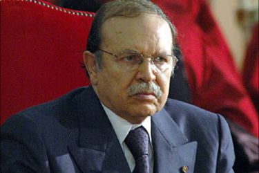 epa000292342 Algerian President M. Abdelaziz Bouteflika (C) opens the judiciary year at court in Algiers, Sunday 10 October 2004. EPA/Ouamrane Fadela