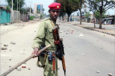 AFP - An Ethiopian soldier joins the several hundreds policemen deployed to stop the riots that have erupted around the Addis Ababa university 06 June 2005. Ethiopian students clashed