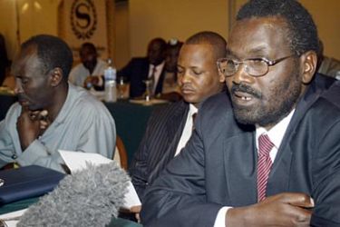 f: Leader of Justice and Equity Movement (JEM) Kalil Mohamed (R) speaks to the press 10 June 2005, during a summit on Darfur crisis in Abuja. African Union-mediated talks to resolve the civil war in Sudan's western region of Darfur which has claimed between