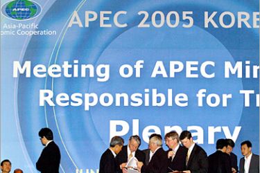 AFP- Trade minsters and officials from the 21-member APEC nations confer before a meeting on the South Korean island of Jeju, 03 June 2005. The Asia-Pacific Economic