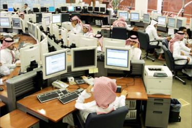 Dealers monitor the stock market at a bank in Riyadh July 25, 2005. The knowledge of Saudis, who a year ago were unconcerned about the stock market, changed completely in the past year, with the latest news of the stock market now the main subject of many gatherings, according to local media. REUTERS/Zainal Abd Halim