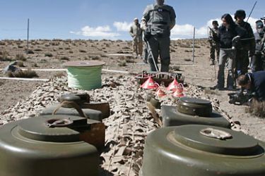 REUTERS /Chilean Army soldiers hold a demonstration on landmine detection, during a ceremony to inaugurate the task of removing the mines
