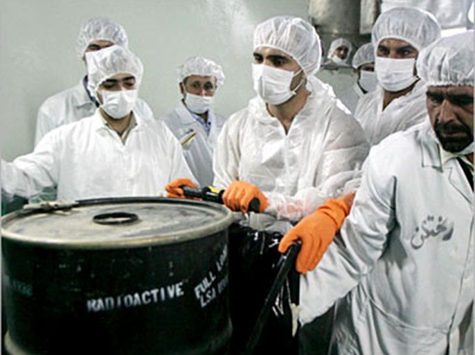epa000498966 Iranian nuclear experts at the research centre of the uranium conversion plant in the Isfahan nuclear plant in central Iran, on Monday, 8 August 2005. Iran said the