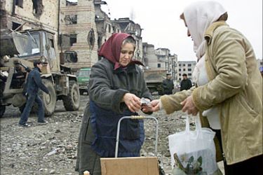 f_A street vendor sells chikens in the center of Grozny, 16 December 2005. Chechnya's strongman