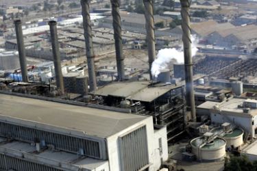 r/An aerial view of the Daura power station in Baghdad December 28, 2005, part of an electricity network which is struggling to cope with the city's power demands. The U.S. military said on Wednesday Baghdad was getting an average of only six hours of electricity a day, down from 11 hours in October, largely because of insurgent attacks on power lines. REUTERS