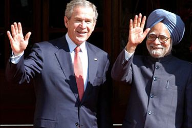 r_U.S. President George W. Bush (L) and Indian Prime Minister Manmohan Singh wave to the