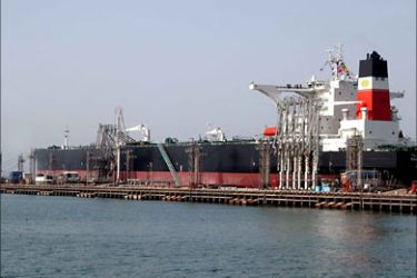 f_A general view of the Kazimah III oil tanker, 03 April 2006 at the al-Ahmadi port, 30 Kms south