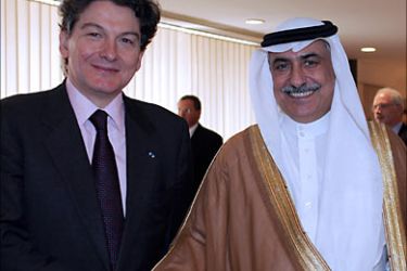 f_French Economy and Finance Minister Thierry Breton (L) shakes hands with Saudi Minister of Finance Dr. Ibrahim Abdulaziz al-Assaf in Riyadh 20 May 2006.