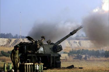 An Israeli mobile artillery unit fires a 155mm shells towards Hezbollah targets in southern Lebanon 18 July 2006, at a military staging area along the northern Israeli border with Lebanon