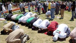 REUTERS /Muslim men pray in Lafayette Park near the White House before marching in a protest against the Middle East conflict, in Washington August 12, 2006. REUTERS/Jonathan Ernst