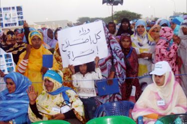 النساء في موريتانيا يزاحمن الرجال في الانتخابات
