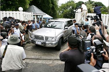 REUTERS /Members of the news media crowd around the front gate of the Prime Minister's residence in Suva December 5, 2006, as Fijian soldiers drive the Prime Minister's car away. Fiji's
