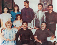 صدام حسين مع عائلته (الفرنسية-أرشيف)