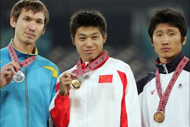 f_China's Li Yanxi (C) poses with Kazakhstan's Roman Valiyev (L) and South Korea's Kim Deok-Hyeon (R) at the awards ceremony for the men's triple jump final on the fifth and final day of the athletics competition for the 15th Asian Games at Khalifa Stadium in Doha, 12 December 2006. China's Li Yanxi won the men's triple jump, jumping a personal best of 17.06m to beat Roman Valiyev of Kazakhstan with Kim Deok-Hyeon of South Korea taking home the bronze. AFP PHOTO / Manan Vatsyayana