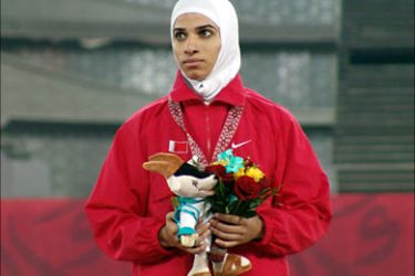Bahrain's Ruqaya Al Ghasara celebrates her victory on the podium at the awards ceremony for the women's 200m البحرينية رقية الغسرة / تصوير فارس الخطيب