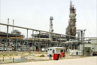 A picture dated 12 May 2004 shows a general view of Kuwait's main oil refinery at al-Ahmady. Kuwait's three oil refineries were shut down 18 February 2007 due to a power failure, Kuwait National Petroleum Company's spokesman Ahmed al-Muzail said, adding that exports would not affected