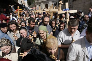 f_Christian worshippers parade with crosses during Good Friday processions in Jerusalem's Old City 06 April 2007. Thousands of pilgrims took part in processions along
