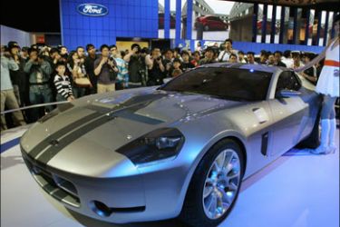 afp - A Chinese model poses next to a Ford GT sports car, on the opening day for the public of the Auto Shanghai exhibition, 22 April 2007