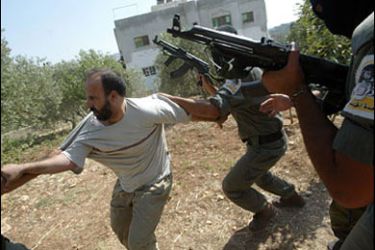 AFP/Palestinian security forces loyal to Palestinian president Mahmud Abbas snatch an alleged Hamas member in the West Bank city of Jenin,