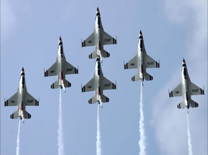 R/ F-16 aircrafts from the U.S. Air Force Thunderbirds fly during an airshow at the Mihail Kogalniceanu airport, 250 km (155 miles) east of Bucharest, June 28, 2007.