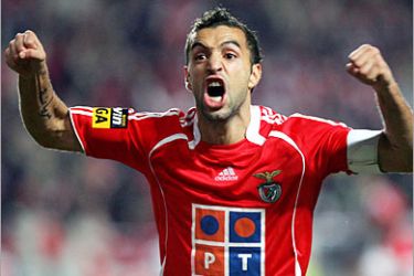 AFP (FILES) This file picture dated 25 November 2006 shows Benfica`s team captain Simao Sabrosa celebrating the team´s 2-1 victory against Maritimo during their Portuguese