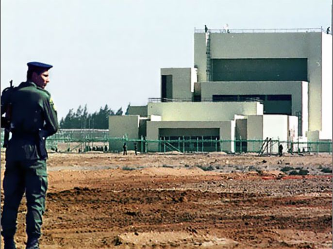 AFP(FILES) A file picture dated 04 February 1998 shows an Egyptian security guard watching the area around the newly-opened nuclear research centre in Inshas,