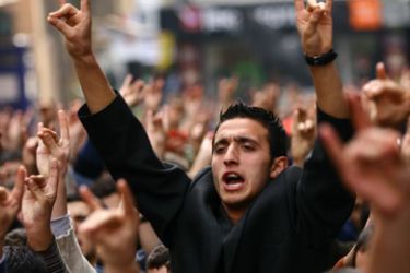 AFP/ Supporters of the far-right MHP party (Nationalist Action Party) chant slogans and make "grey wolves" signs, distinctive of the party's unofficial youth organization, 20 October 2007 during a rally against the Kurdistan Workers' Party (PKK) in Istanbul.