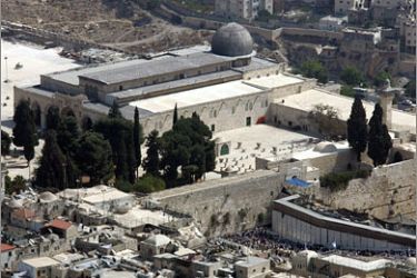 AFP/An aerial view shows the Western Wall (C) part of the Temple Mount, the most holy site to Jews, and the Al-Aqsa mosque (above), the third most holiest site for Muslims in east Jerusalem's the Old City