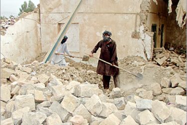 AFP / Pakistani tribesmen remove debris of a destroyed house after a missile strike at Miranshah in the Islamists stronghold of North Waziristan bordering Afghanistan, 03 November