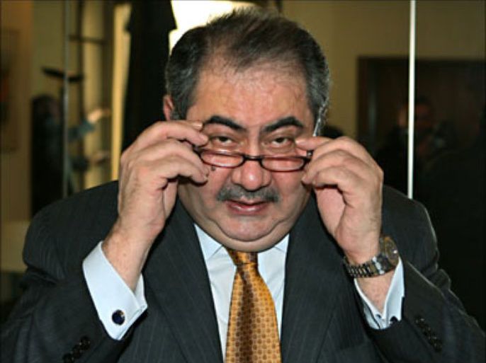 r_Iraqi Foreign Minister Hoshyar Zebari adjusts his glasses during an interview with Reuters in Damascus December 12, 2007. Iraq and Syria have agreed to accelerate efforts to re