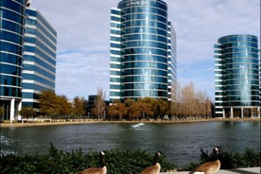 afp : The Oracle headquarters is seen 20 December, 2007as geese walk by in Redwood Shores, California. Oracle reported a 25 percent surge in its fiscal first quarter net