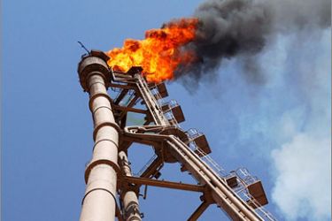 epa01212747 An undated file picture shows a fire tower at an Iraqi refinery. The oil price has passed 100 dollars a barrel on world markets for the first time ever