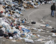 بلغ حجم النفايات بشوارع نابولي
