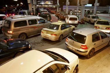 Drivers line up their vehicles to get their tanks filled at a fuel station in Amman late February 7, 2008 before the government announced its decision on deregulating oil prices