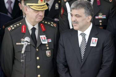 r : Turkey's President Abdullah Gul (R) talks to Land Forces commander General Ilker Basbug (L) during the funeral of Turkish army officer Major Ercument Turkmen at Kocatepe