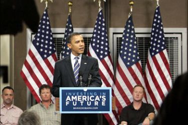 r : U.S. Democratic presidential candidate Barack Obama speaks during a campaign visit to the Las Vegas Springs Preserve in Las Vegas, Nevada June 24, 2008.