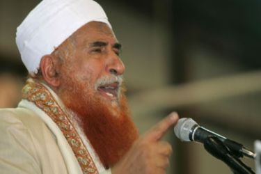 Islamic leader Abdul-Majeed al-Zindani addresses the first annual Forum for Promoting Virtue and Combating Vice, in Sanaa July 15, 2008. Thousands of Yemeni clerics