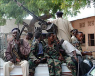 قوات حكومية صومالية في أحد مراكز الشرطة بالعاصمة (الجزيرة نت)