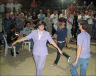 الحفل تضمن أداء رقصات شركسية (الجزيرة نت)