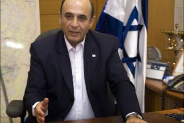 afp : Israeli Transport Minister Shaul Mofaz, contender for the Kadima party leadership, speaks during an official meeting at his Jerusalem office on September 14, 2008. On September