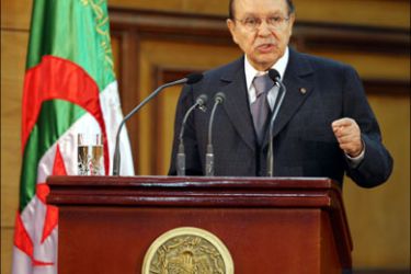 afp : Algerian President Abdelaziz Bouteflika gives a speech to mark the opening of the judicial year during a ceremony held in Algiers on October 29, 2008. Bouteflika announced on