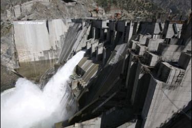 r/A general view of a newly inaugurated 450-megawatt hydropower project located at Baglihar Dam on the Chenab river which flows from Indian Kashmir into Pakistan, is seen at Chanderkote, about 145 km (90 miles) north of Jammu October 10, 2008.