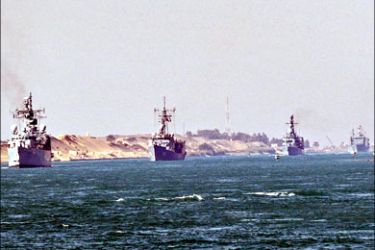 afp : A picture released by the NATO on October 27, 2008 shows ships of NATO's Standing Naval Force Mediterranean transiting the Suez Canal enroute the Indian Ocean on