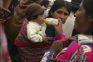 r/An Andean woman from the "Mothers of the Glass of Milk Program" feeds a child during a demonstration against the Peruvian government in Lima October 16, 2008.